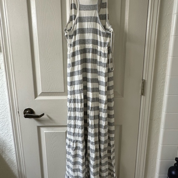 LC Lauren Conrad Gray and Cream Striped Dress - Picture 5 of 6